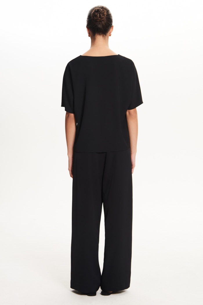 Seven Lab - Блуза с декоративной пуговицей в черном цвете