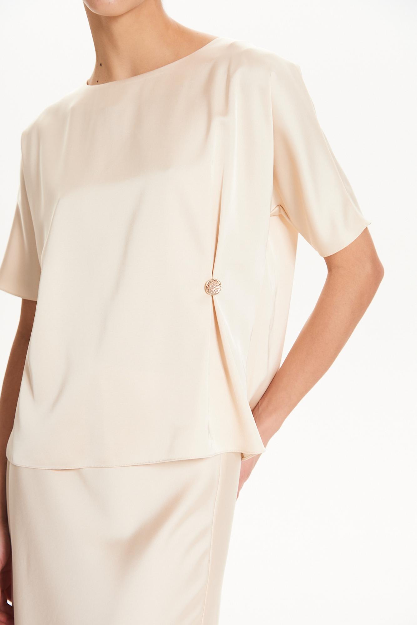 Seven Lab - Блуза с декоративной пуговицей из поливискозы в кремовом цвете