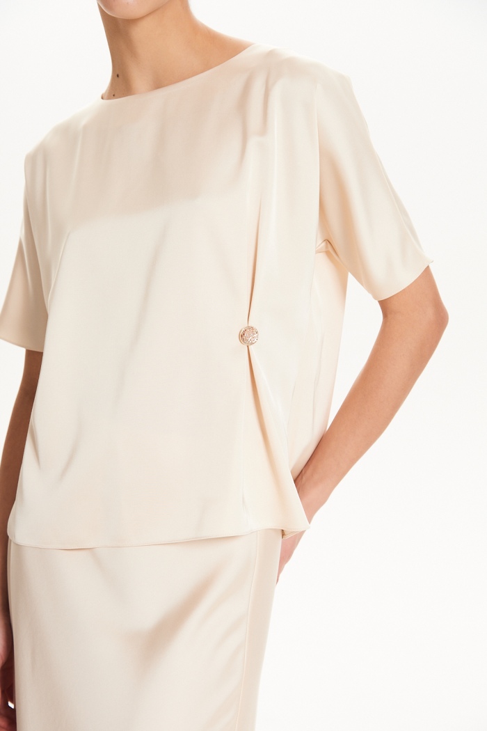 Seven Lab - Блуза с декоративной пуговицей из поливискозы в кремовом цвете