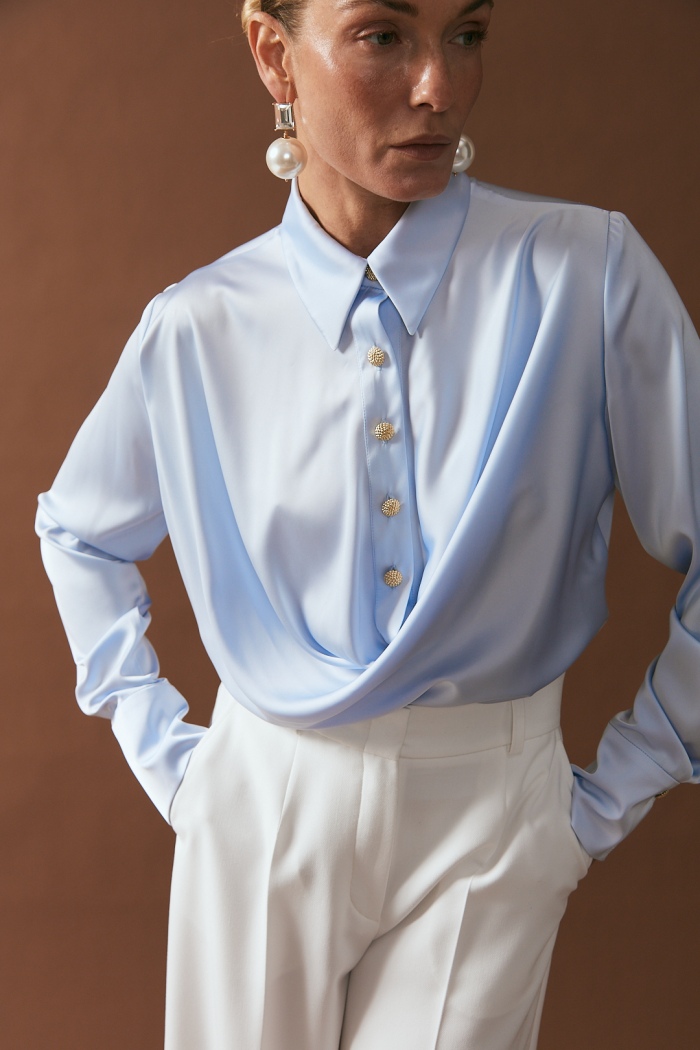 Seven Lab - Блуза с акцентными плечами в голубом цвете