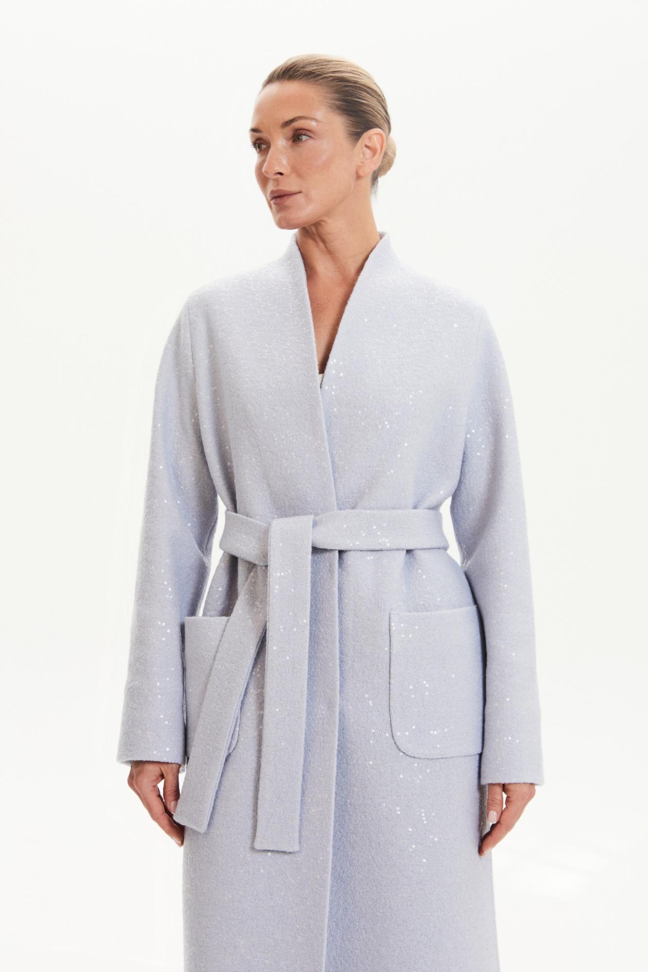 Seven Lab - Пальто-халат с пайетками в серо-голубом цвете