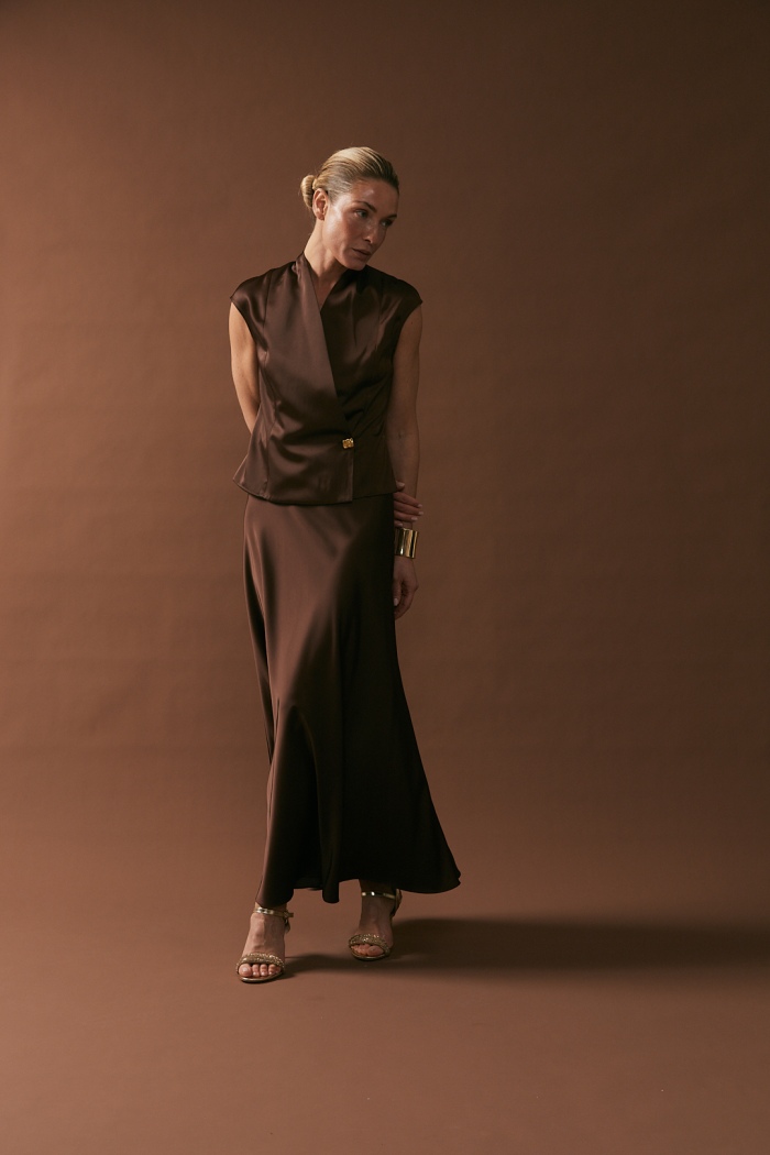 Seven Lab - Блуза на запах с золотой пуговицей в шоколадном цвете