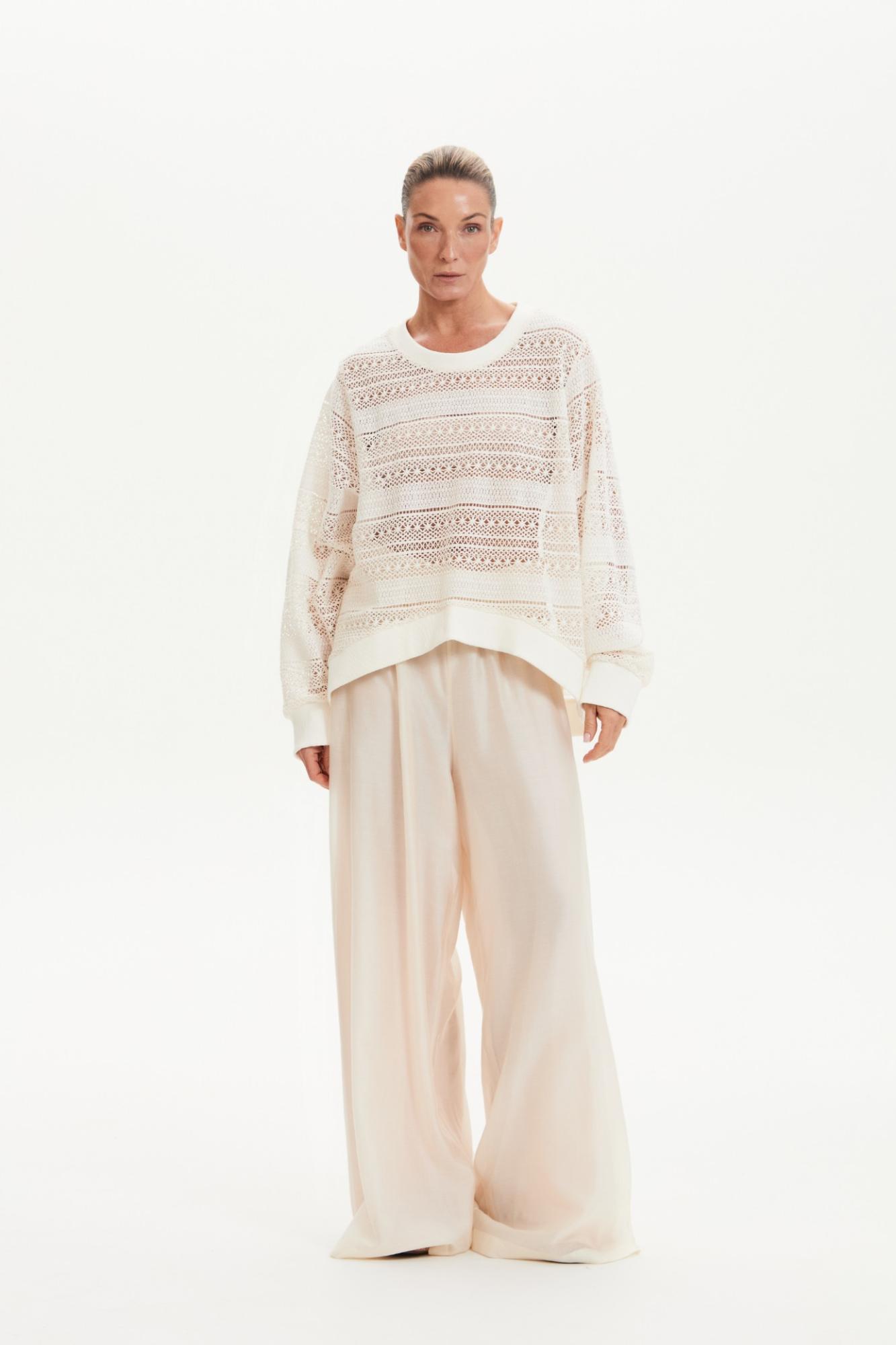 Seven Lab - Свитшот с кружевом в молочном цвете