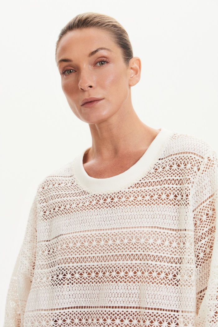 Seven Lab - Свитшот с кружевом в молочном цвете
