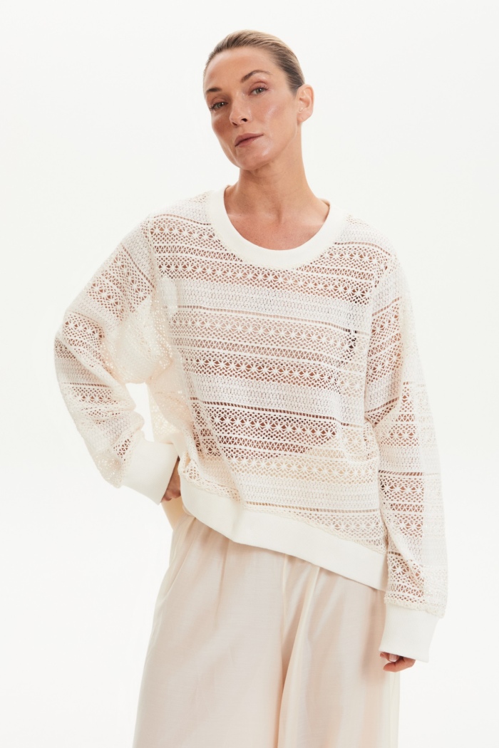 Seven Lab - Свитшот с кружевом в молочном цвете