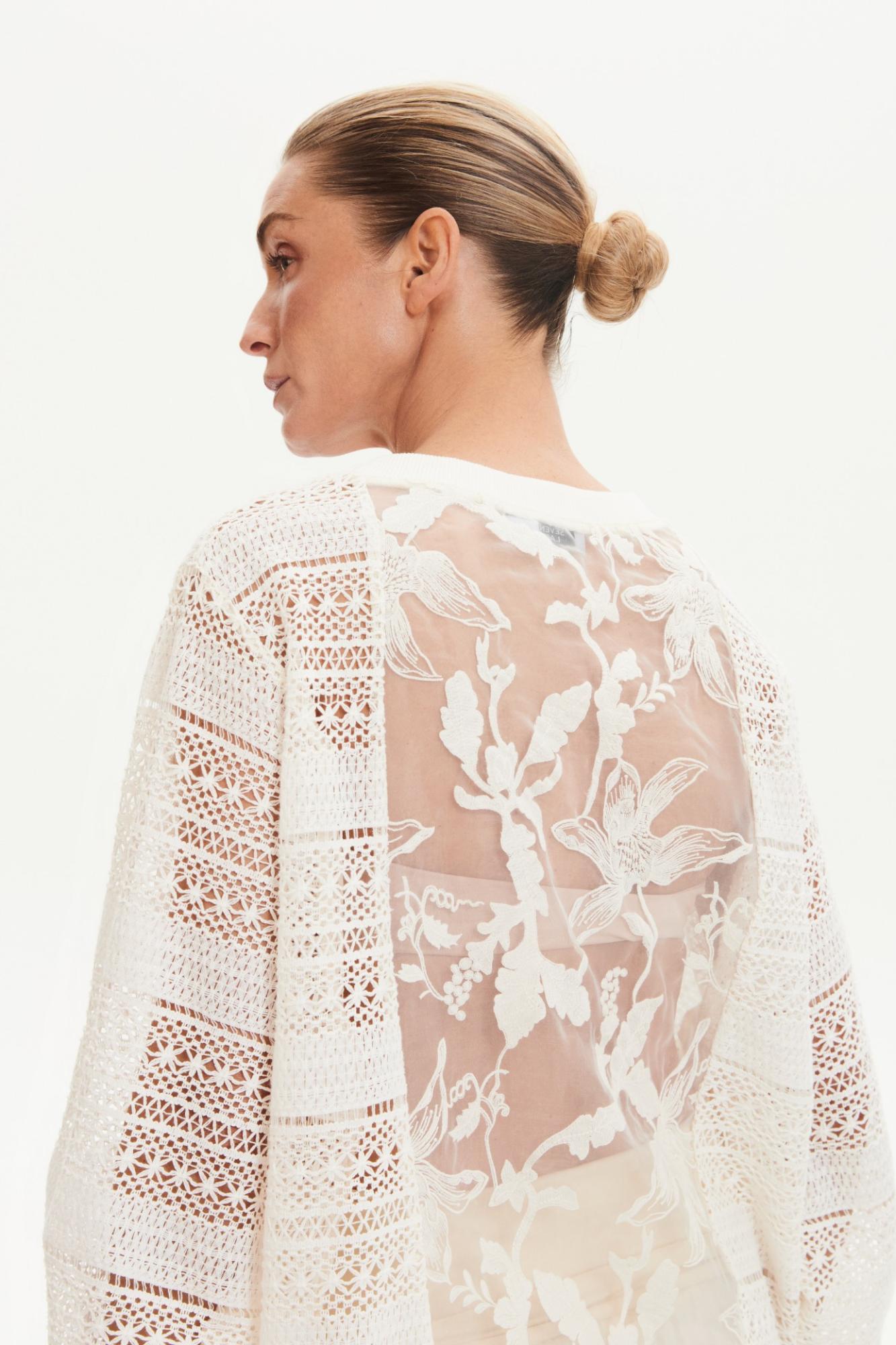 Seven Lab - Свитшот с кружевом в молочном цвете