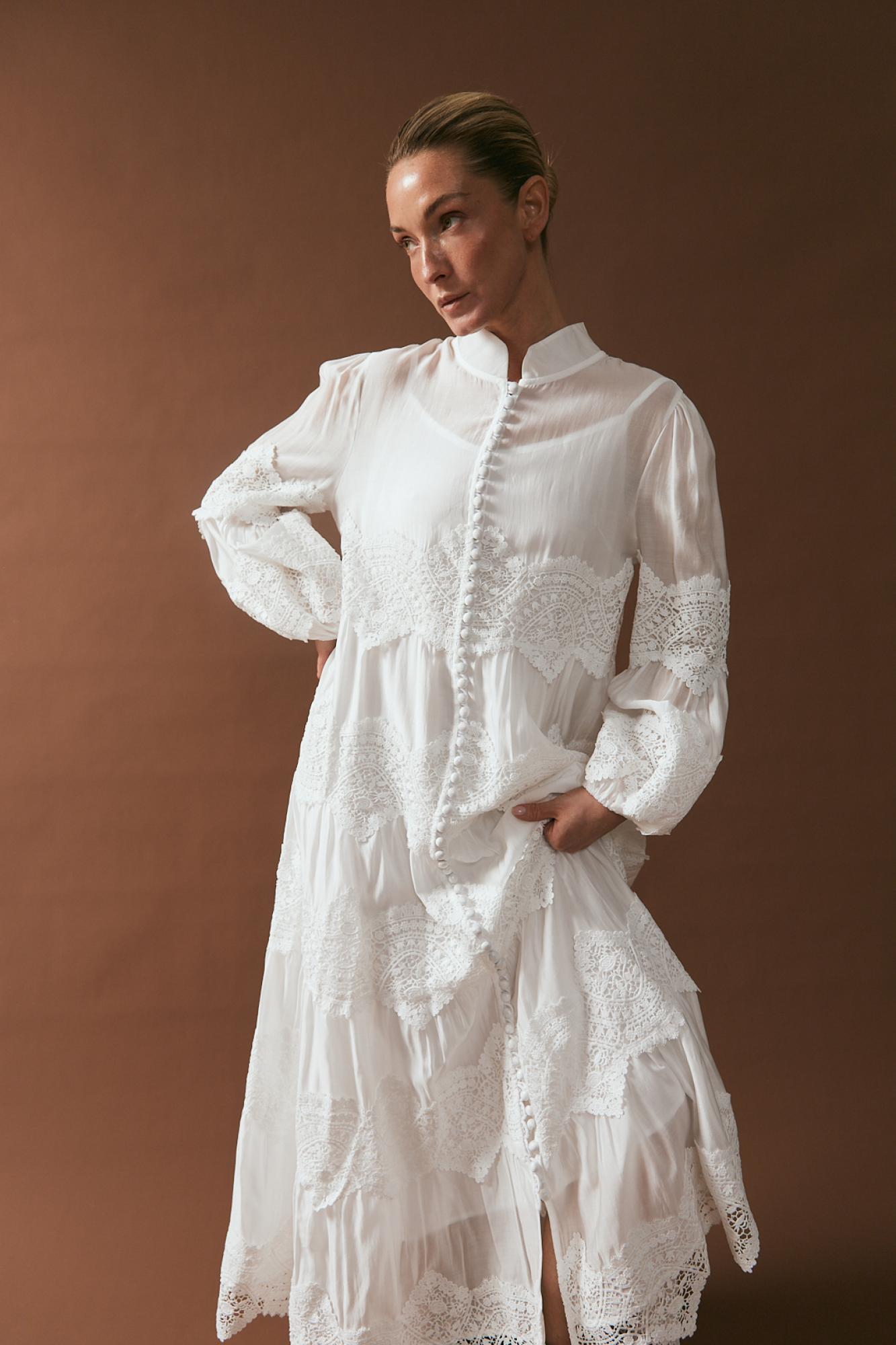 Seven Lab - Платье свободного кроя в белом цвете, женская