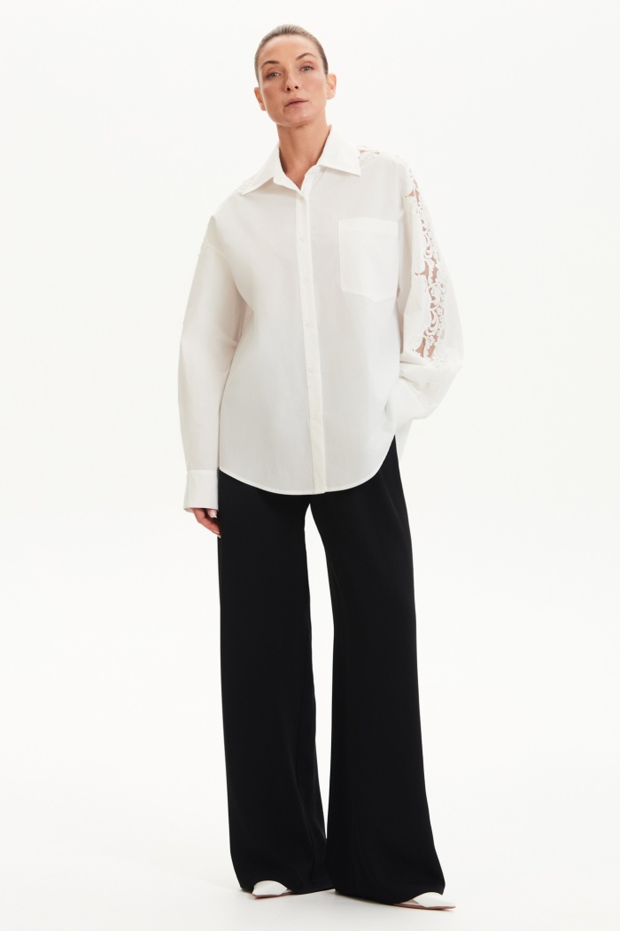 Seven Lab - Рубашка с кружевом на рукавах в белом цвете