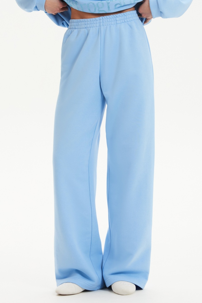 Seven Lab - Свитшот и брюки с надписью из страз в голубом цвете