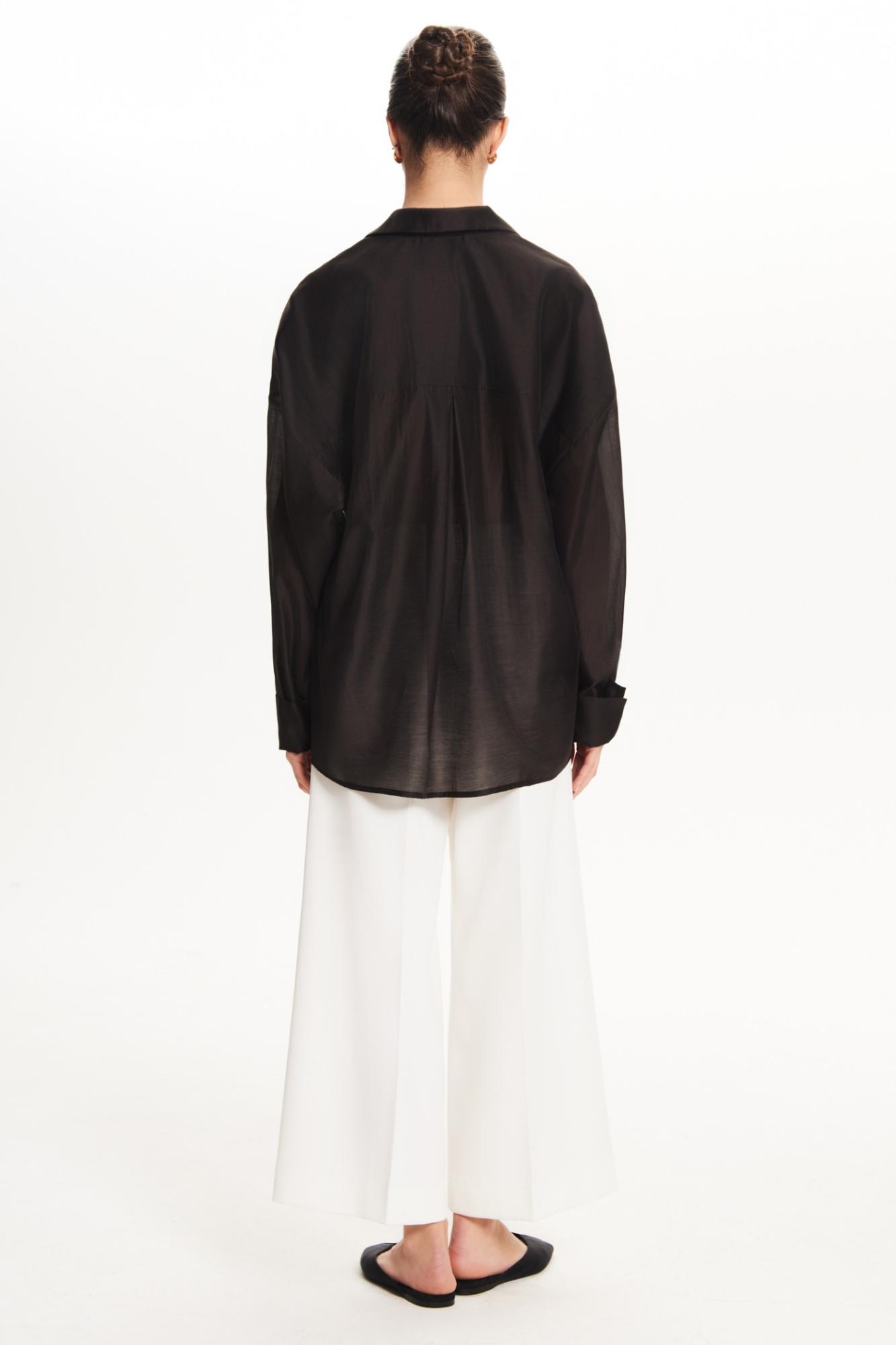 Seven Lab - Блуза с английским воротником в чёрном цвете, женская