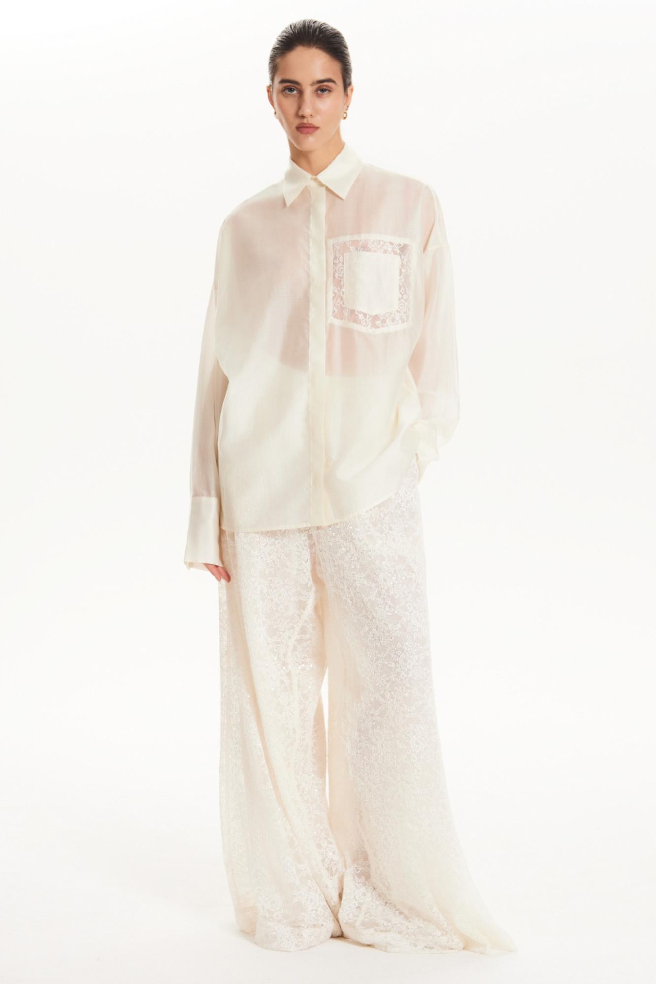 Seven Lab - Блуза из вуали прямого кроя с кружевом на кармане в молочном цвете, женская