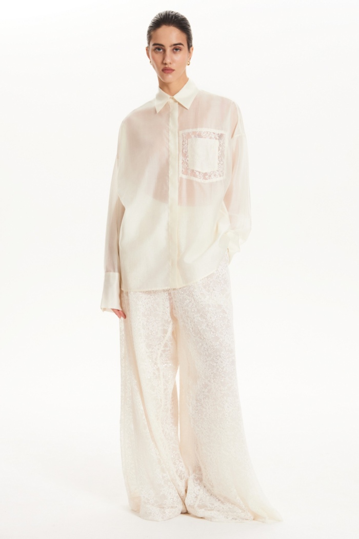 Seven Lab - Блуза из вуали прямого кроя с кружевом на кармане в молочном цвете