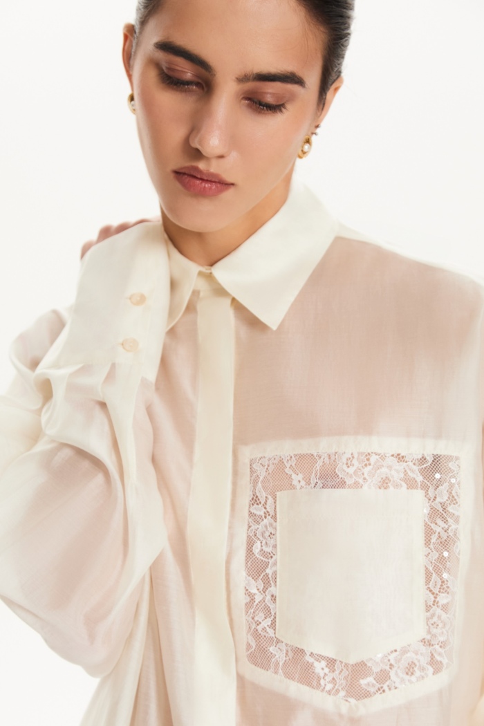Seven Lab - Блуза из вуали прямого кроя с кружевом на кармане в молочном цвете