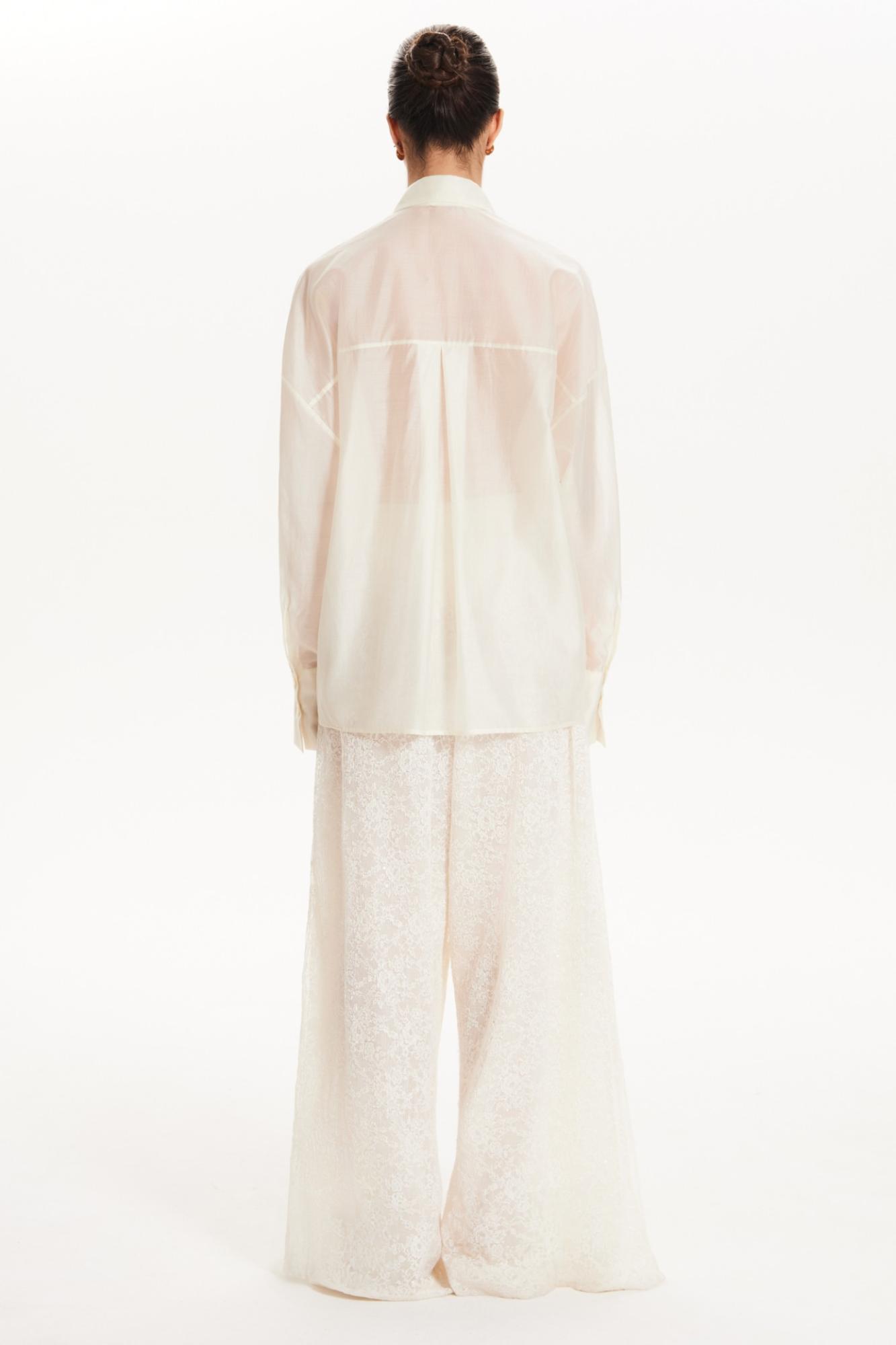 Seven Lab - Блуза из вуали прямого кроя с кружевом на кармане в молочном цвете, женская