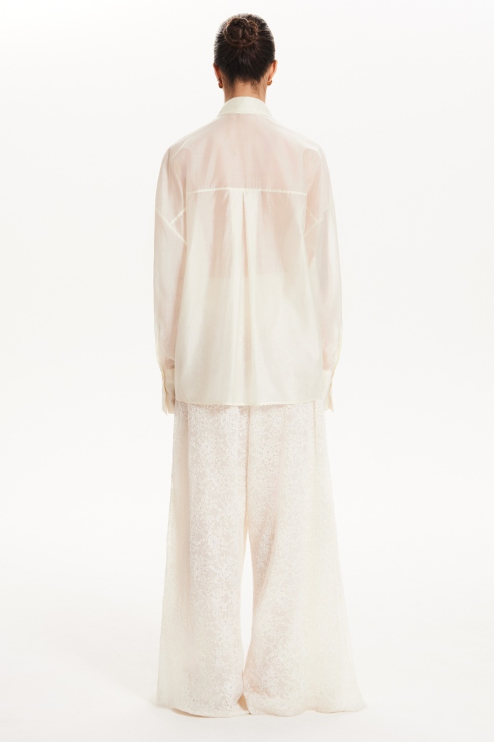 Seven Lab - Блуза из вуали прямого кроя с кружевом на кармане в молочном цвете