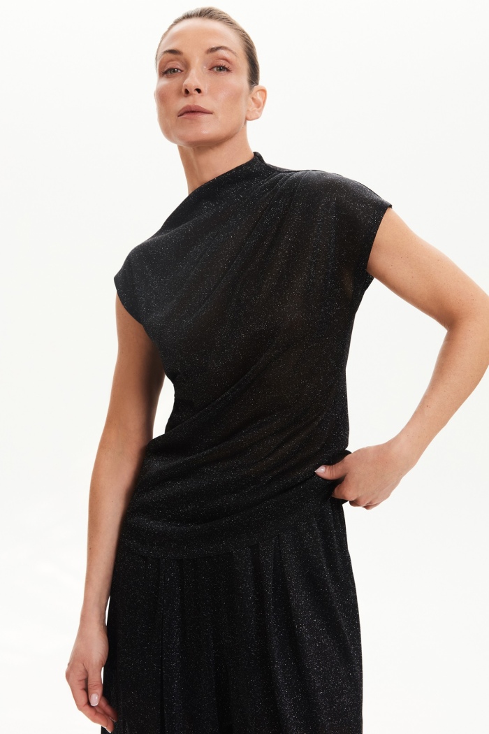 Seven Lab - Топ с коротким рукавом в черном цвете