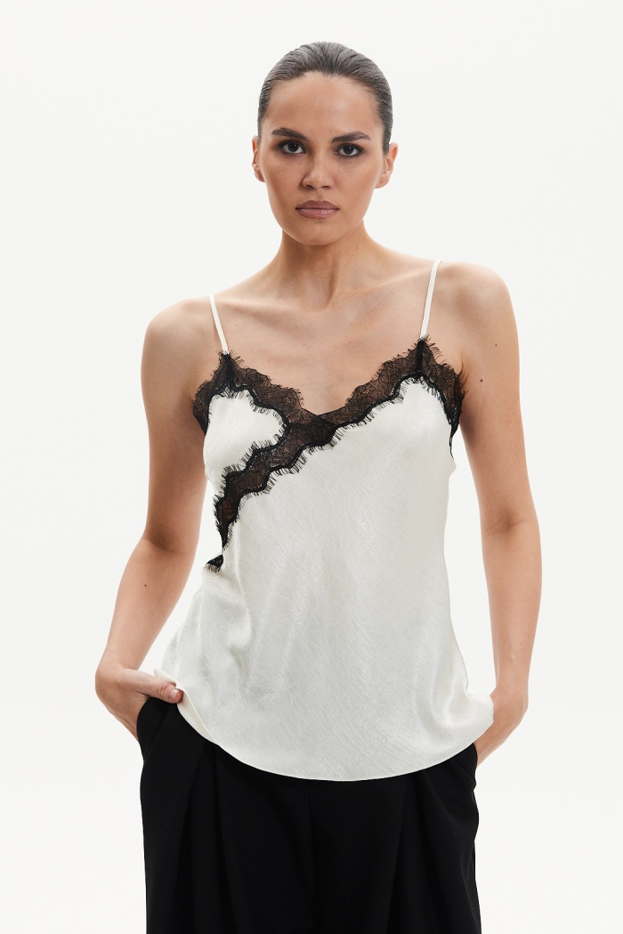 Seven Lab - Топ с кружевом в молочном цвете