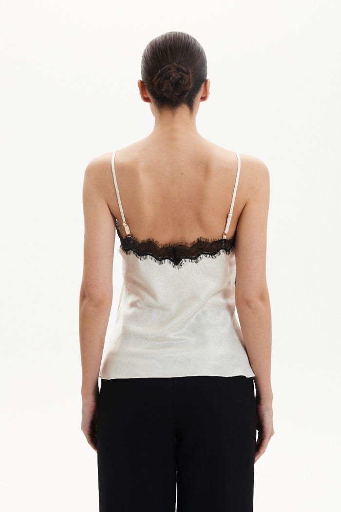 Seven Lab - Топ с кружевом в молочном цвете