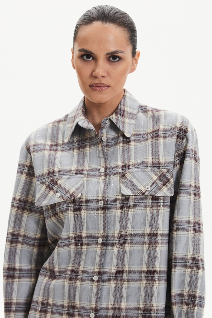 Seven Lab - Рубашка в клетку со стразами в серое-голубом цвете