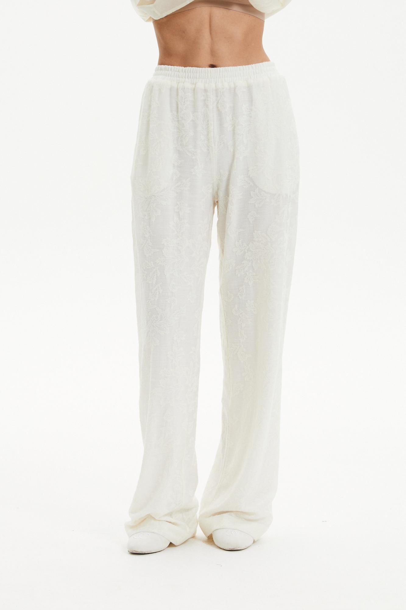 Seven Lab - Брюки кружевные прямого кроя в молочном цвете, женская