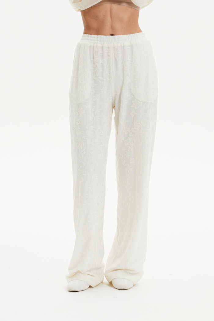 Seven Lab - Брюки кружевные прямого кроя в молочном цвете